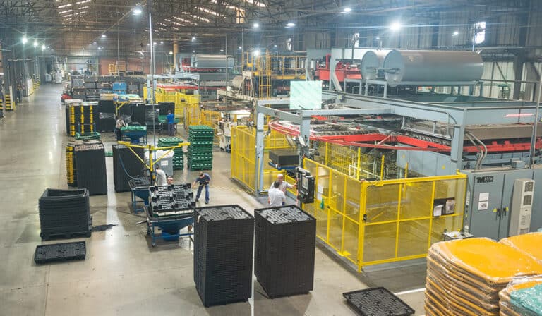 Organización y eficacia en la industria: cestas de alambre y jaulas metálicas para almacenamiento y transporte