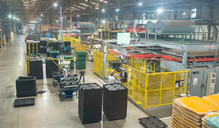 Organización y eficacia en la industria: cestas de alambre y jaulas metálicas para almacenamiento y transporte